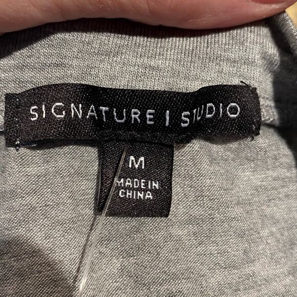 Signature Studio Women's Size Medium Gray Top White Ruffle Trim NWT - Picture 3 of 5